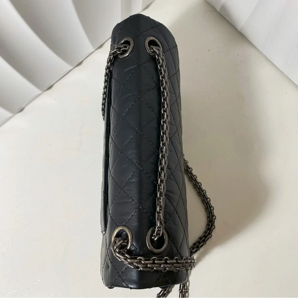 Chanel 2.55 Reissue Quilted Aged Black & Gunmetal Calfskin Flap Bag - Picture 5 of 12